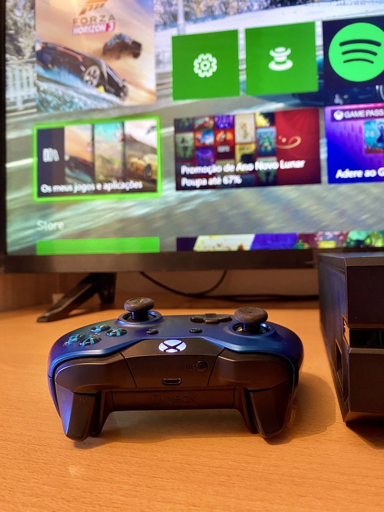 Xbox one 500gb e comando (com caixa)