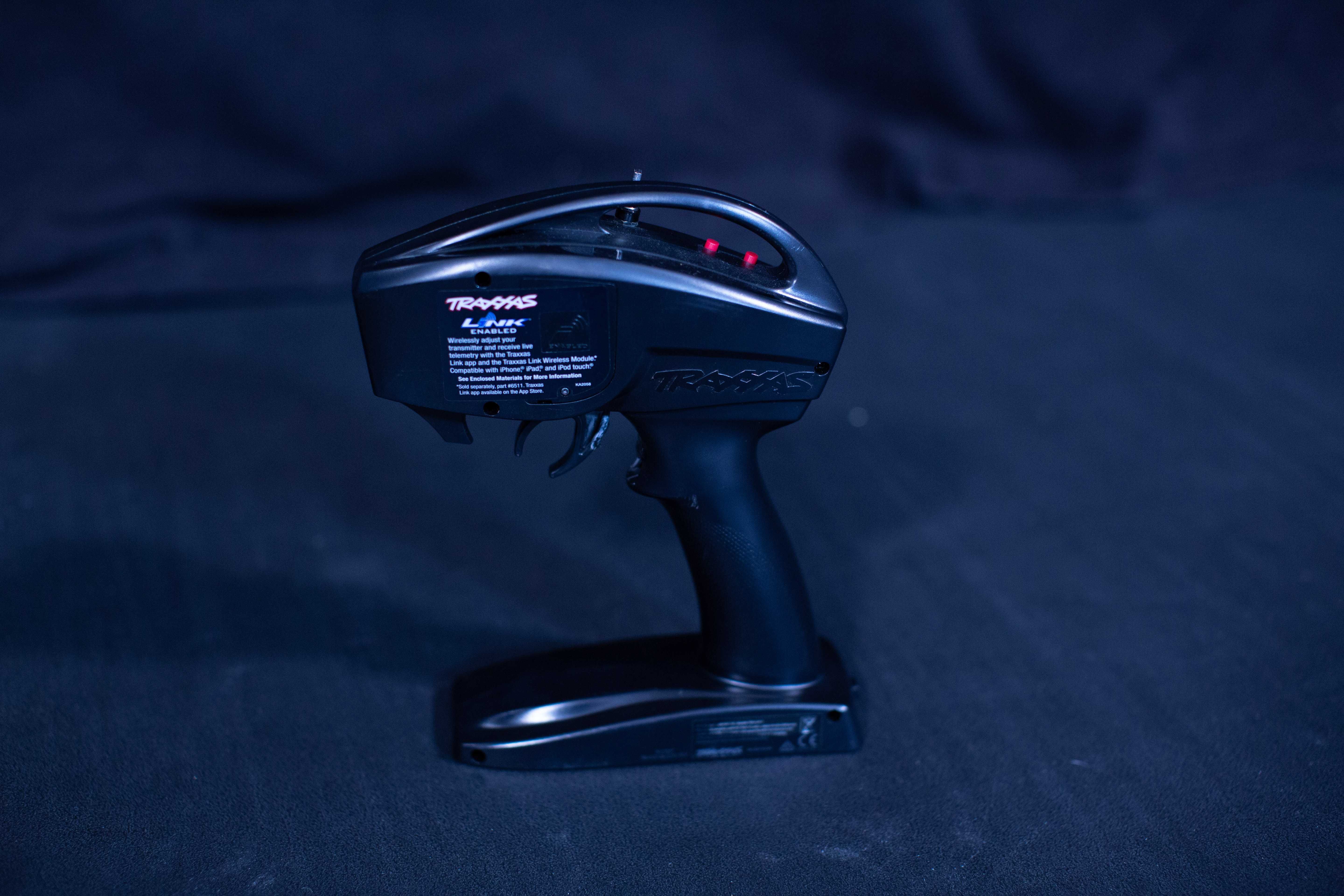Carro RC com Rig para Câmera + Comando Traxxas 2.4GHz