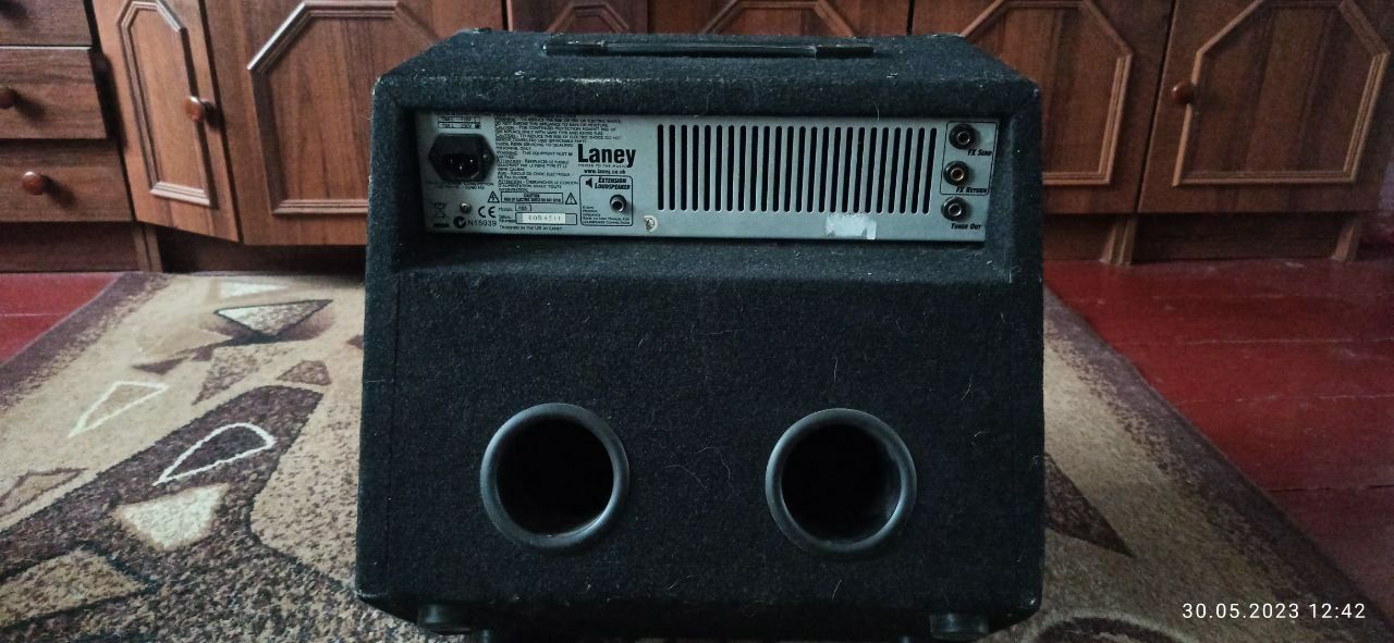 Продам усилитель Laney RB5