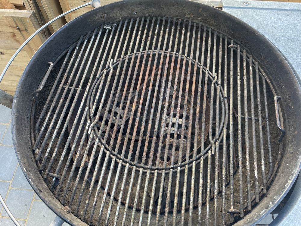Grill weglowy Weber z gazowym rozpalaniem rożen do kurczaka
