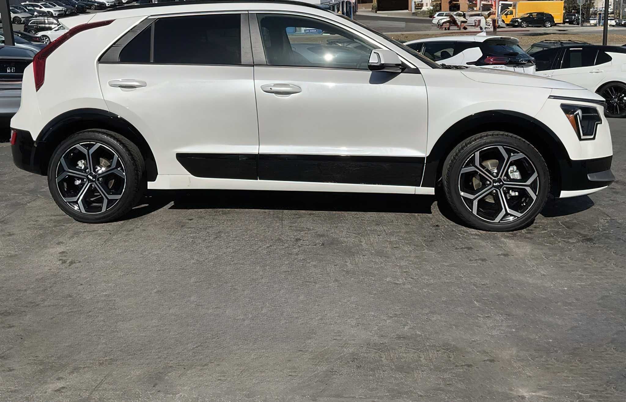 Kia Niro EX Touring 2023