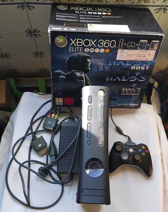 Xbox 360 Elite 120GB com comando + 40 jogos