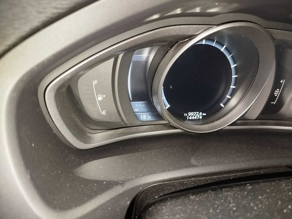 VOLVO V40 T3  2013 r. 1.6 benzyna,150 KM w pakiecie R-DESIGN - krajowe