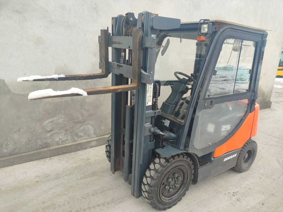 wózek widłowy DOOSAN G25P, z 2017 roku