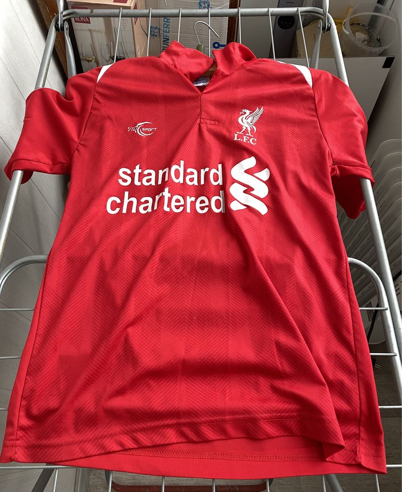 Продам футбольну футболку Liverpool