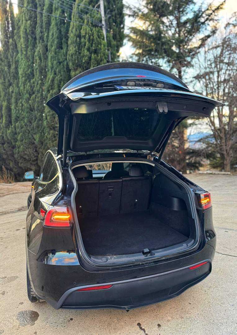 Tesla Model Y 2022 рік