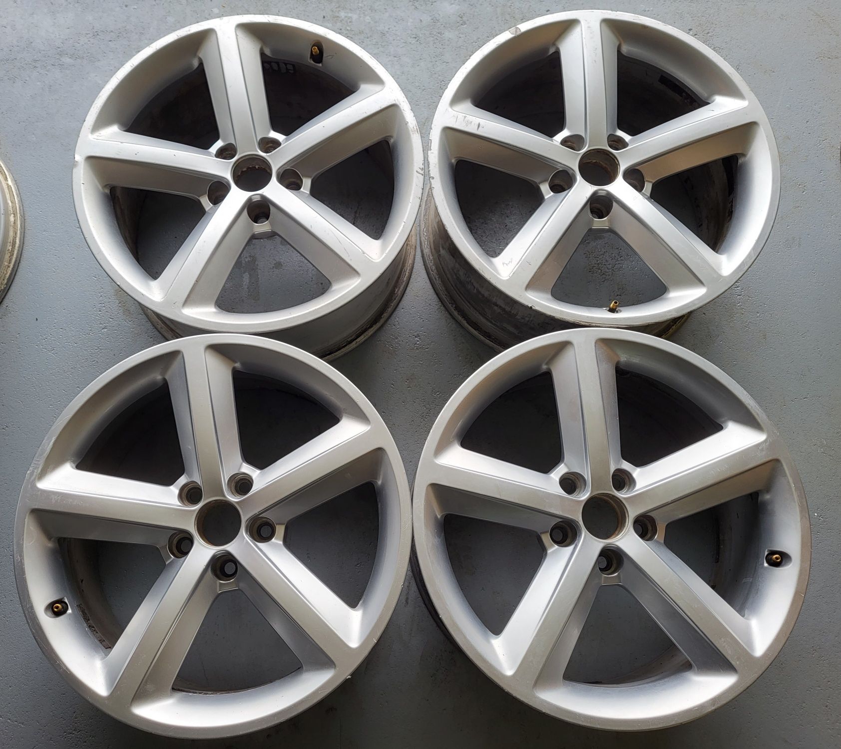 Komplet felg AUDI A6 C7 A4 B7 OE 18'' 8Jx18 5x112 ET43 4F0
