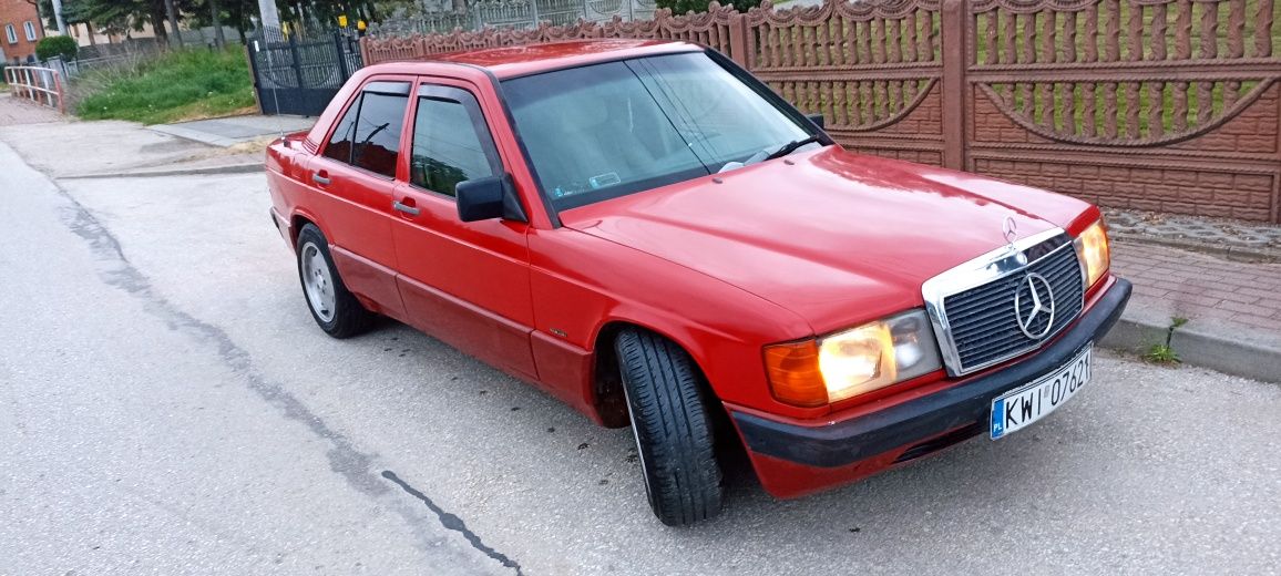 Mercedes 190 200D szeroka listwa