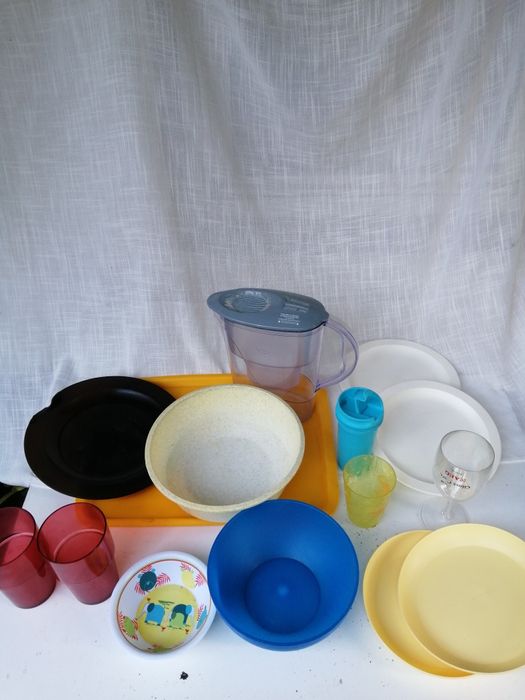 Naczynia plastikowe na kemping pod namiot