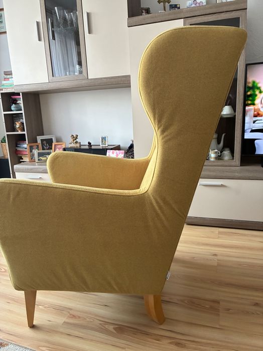 Fotel uszak z Agatą Mebke kolor miodowy