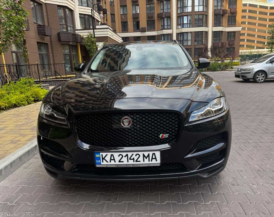 Jaguar F-Pace R-Sport 2.0 AWD (300 л.с.)