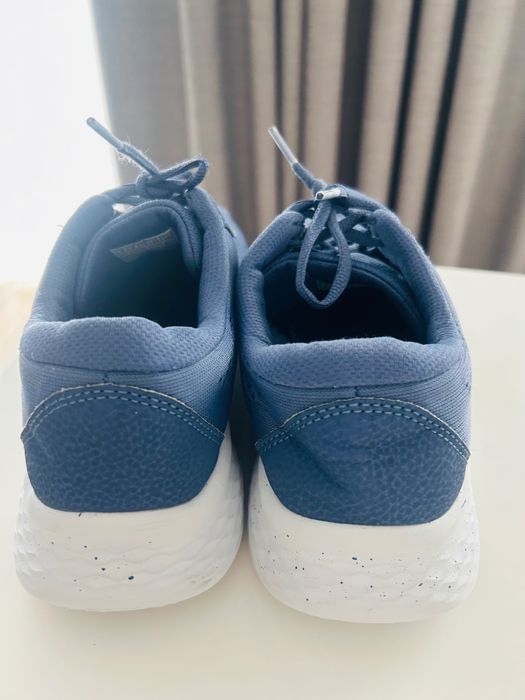 Adidasy Skechers r.39