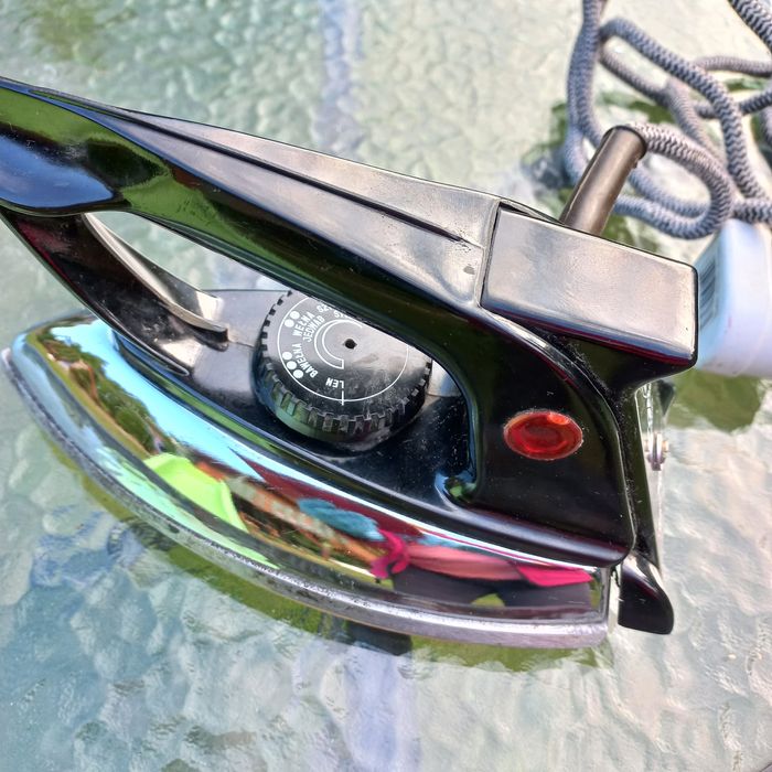 Żelazko z czasów PRL