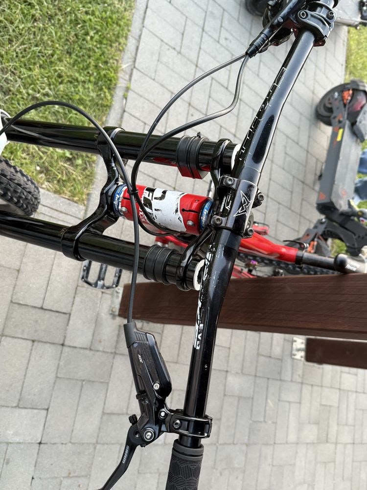 Rower zjazdowy commencal