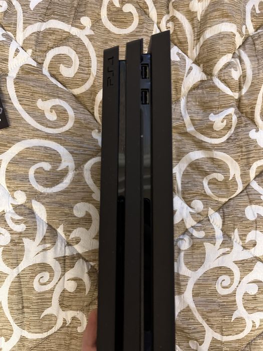 СРОЧНО PlayStation 4 pro 1TB + Ps камера и доп гемпад!