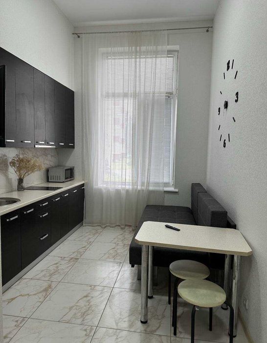 Продам квартиру студию (404002)