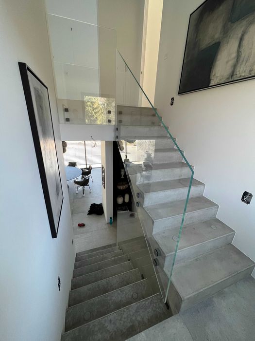 Szklarz Usługi szklarskie Pabianice Lustra Kabiny Balustrady Daszki