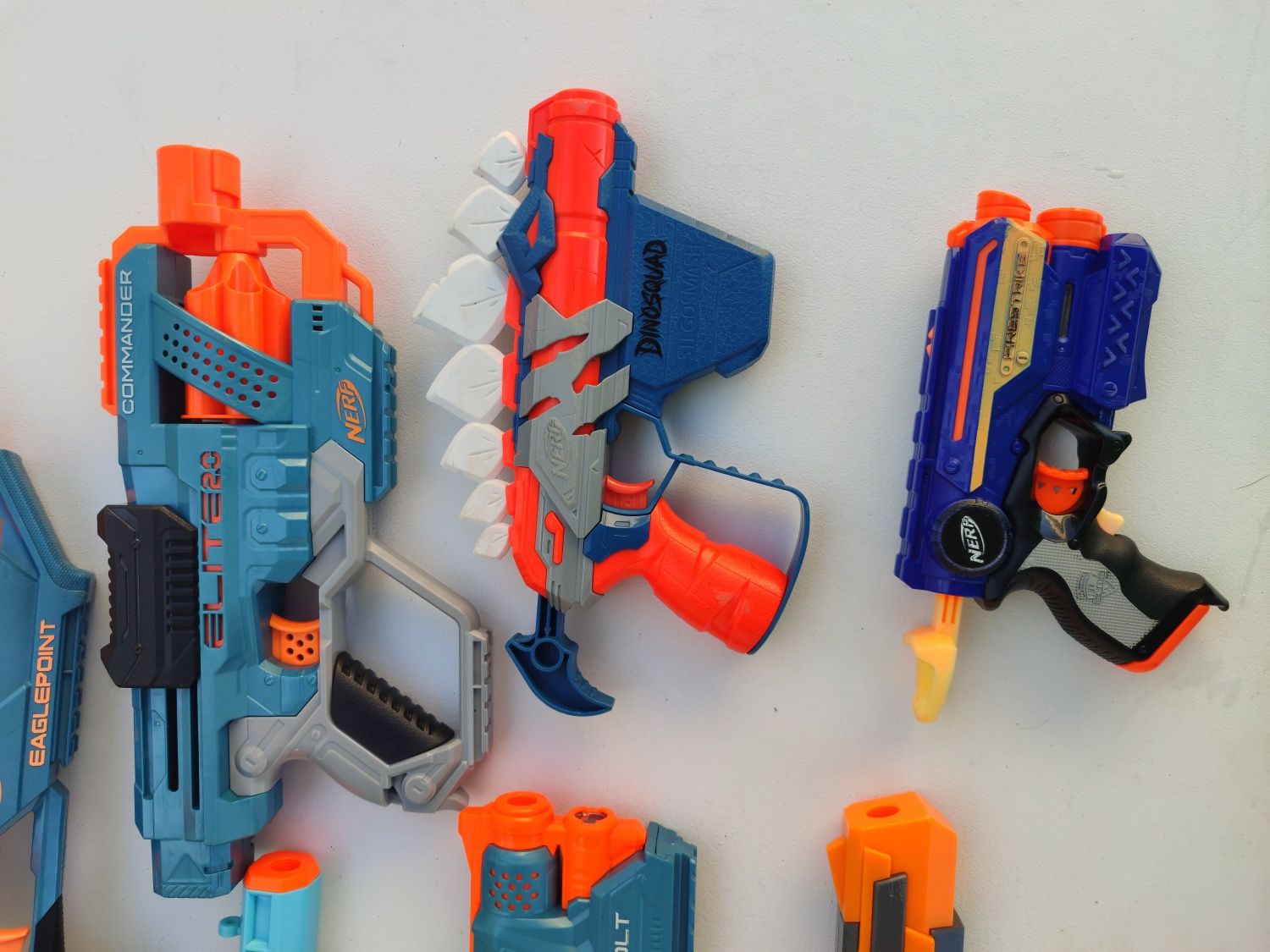 Várias pistolas Nerf