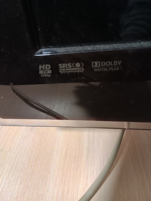 Телевізор 32+підставка+пульт