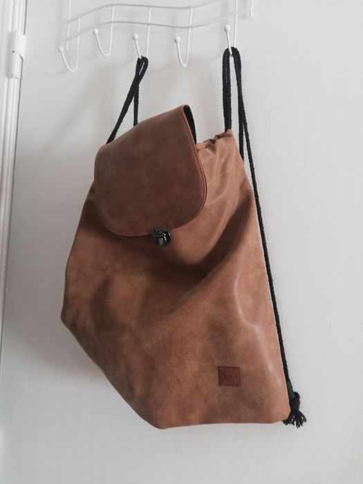 Vendo mochila castanha