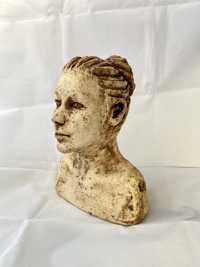 Rzeźba ceramiczna dziewczyna z apokalipsy