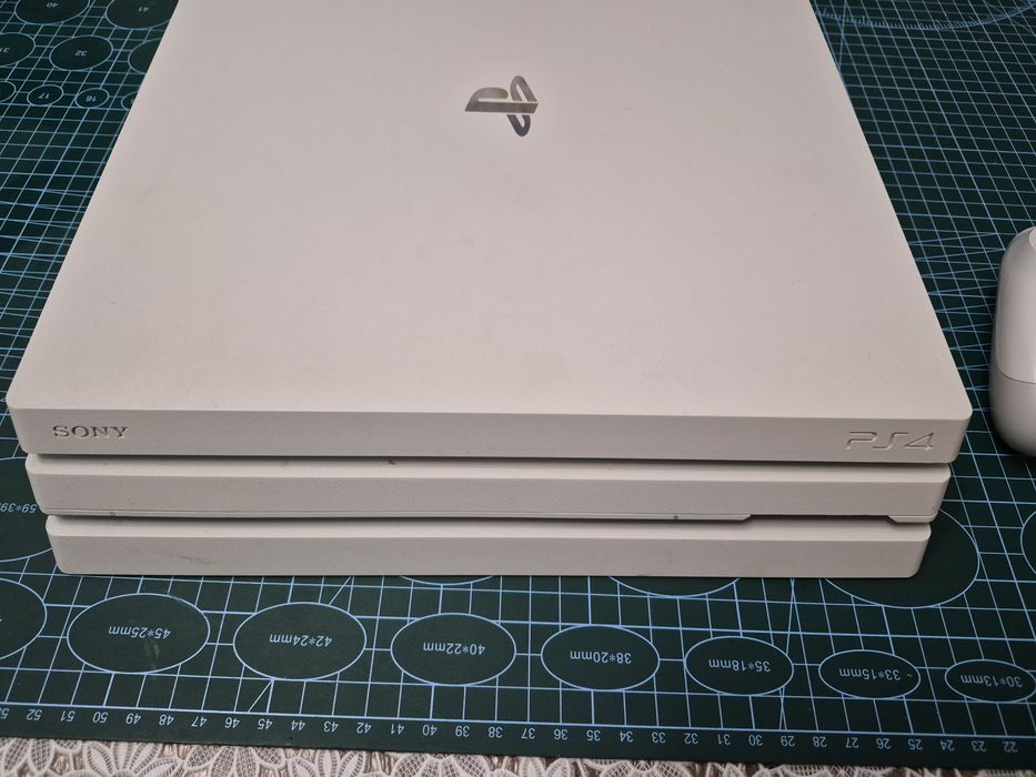 Konsola biała PlayStation 4 pro ps4
