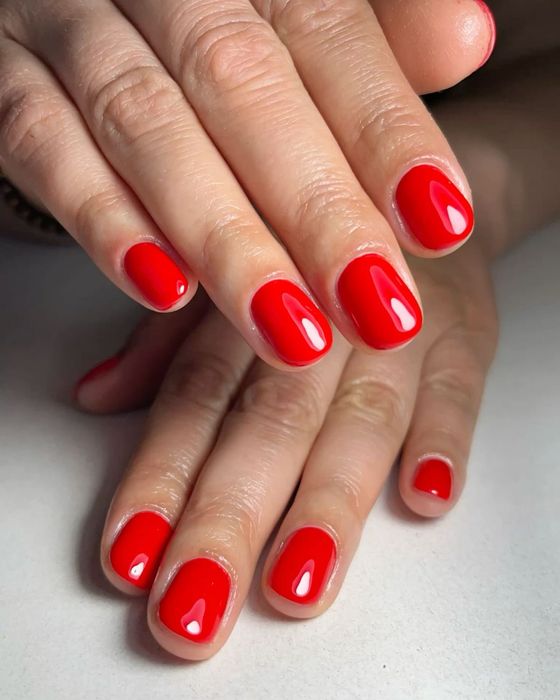 Serviços de Maquilhagem, Sobrancelhas e Unhas de Verniz Gel – Amadora