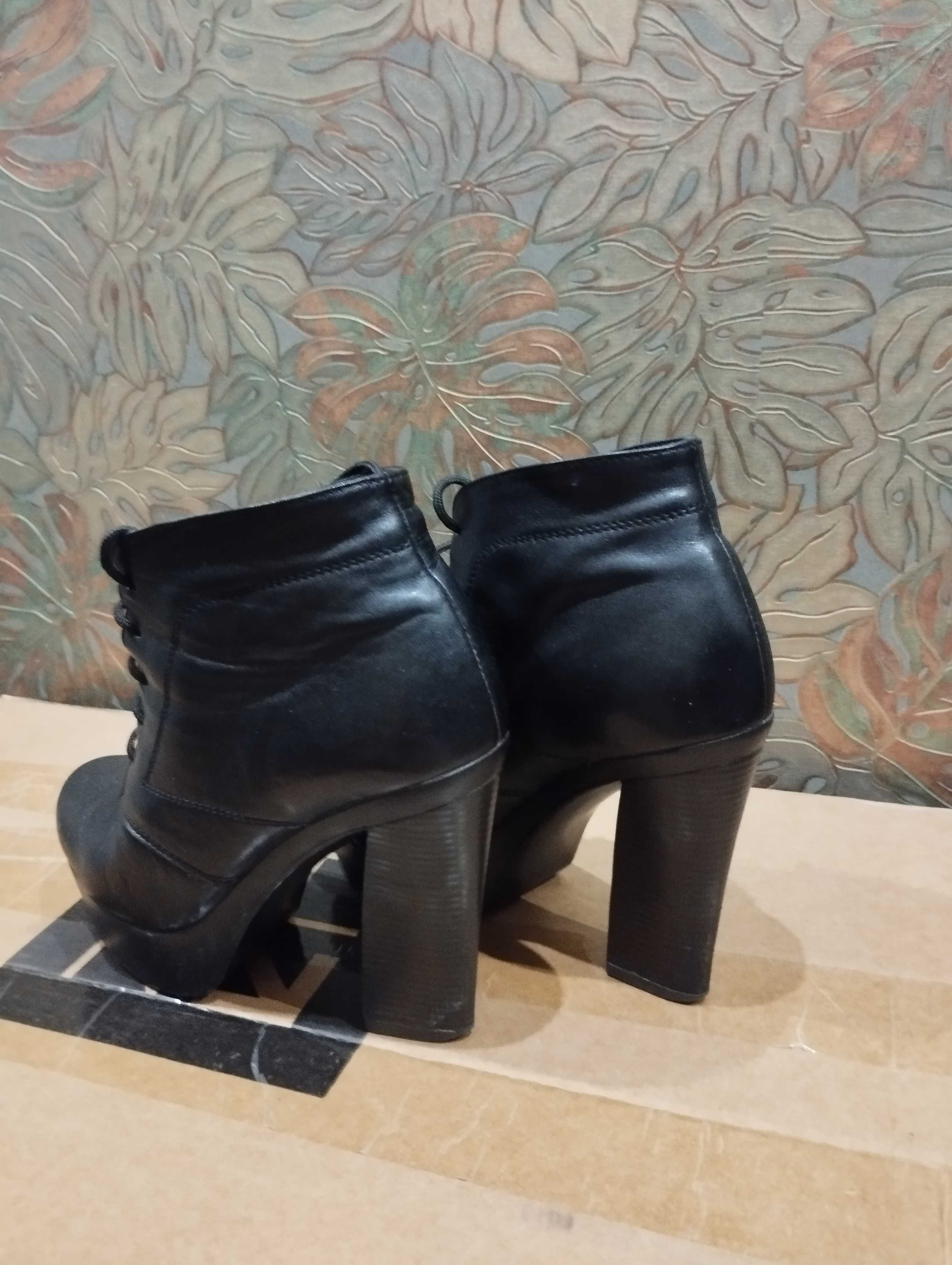 Зимние кожаные женские ботинки на высоком каблуке 37р