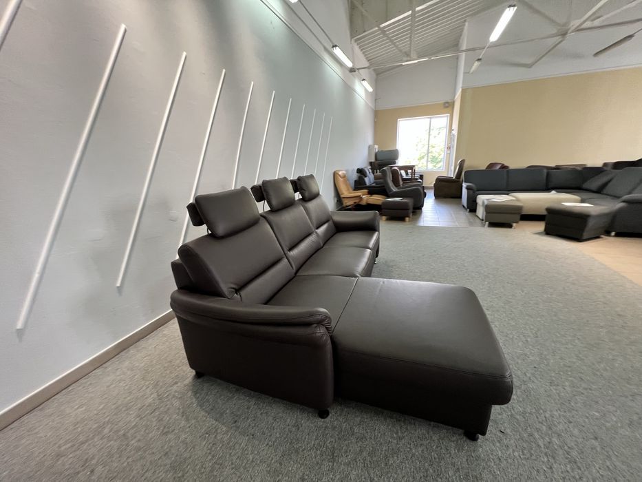 Диван виставковий стан новий шкіряний кутовий з нішею темно коричневий