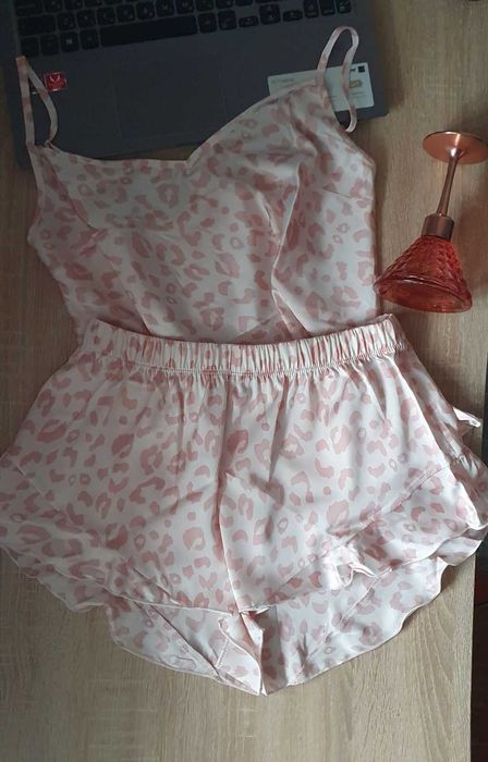 Нова піжамка рожевий леопард 44м  Arco iris