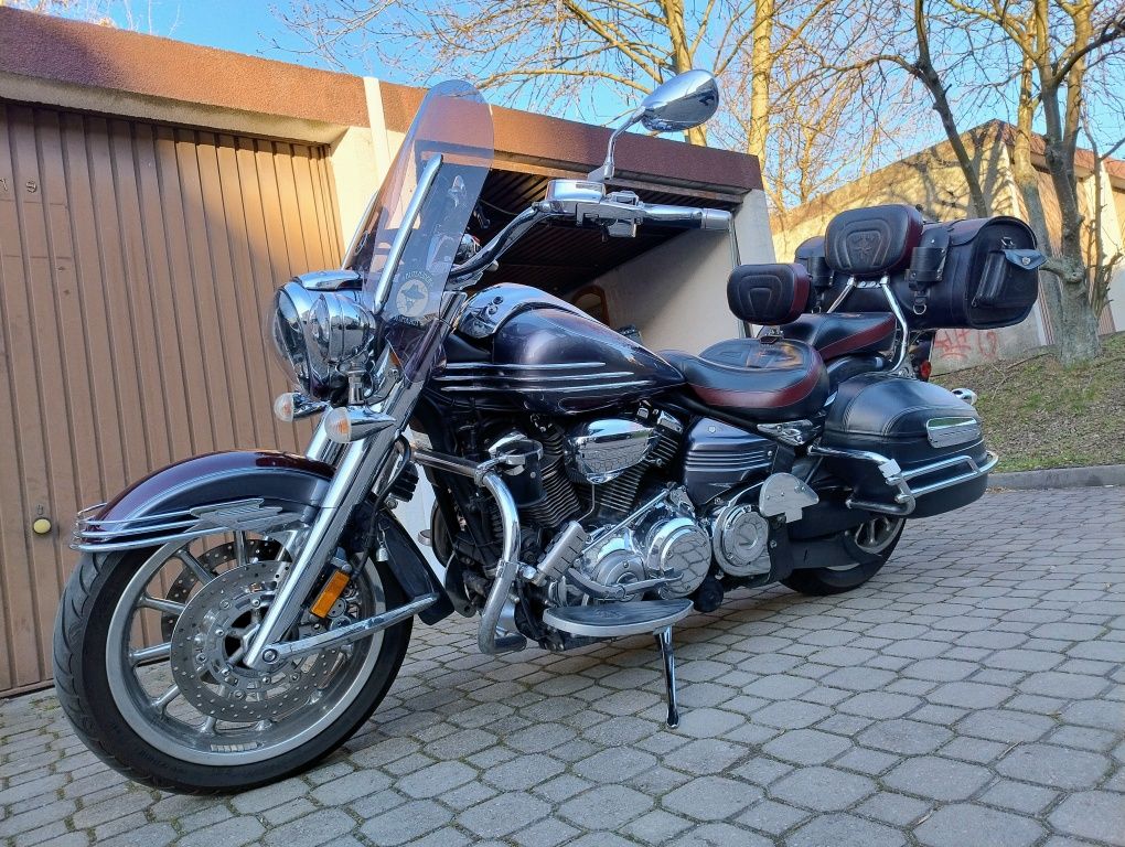 Motocykl  Yamaha XV 1900 z 2008roku chrom.