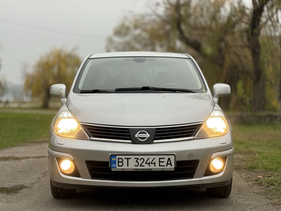 Nissan Tiida, автомат на гарній комплектаціі.