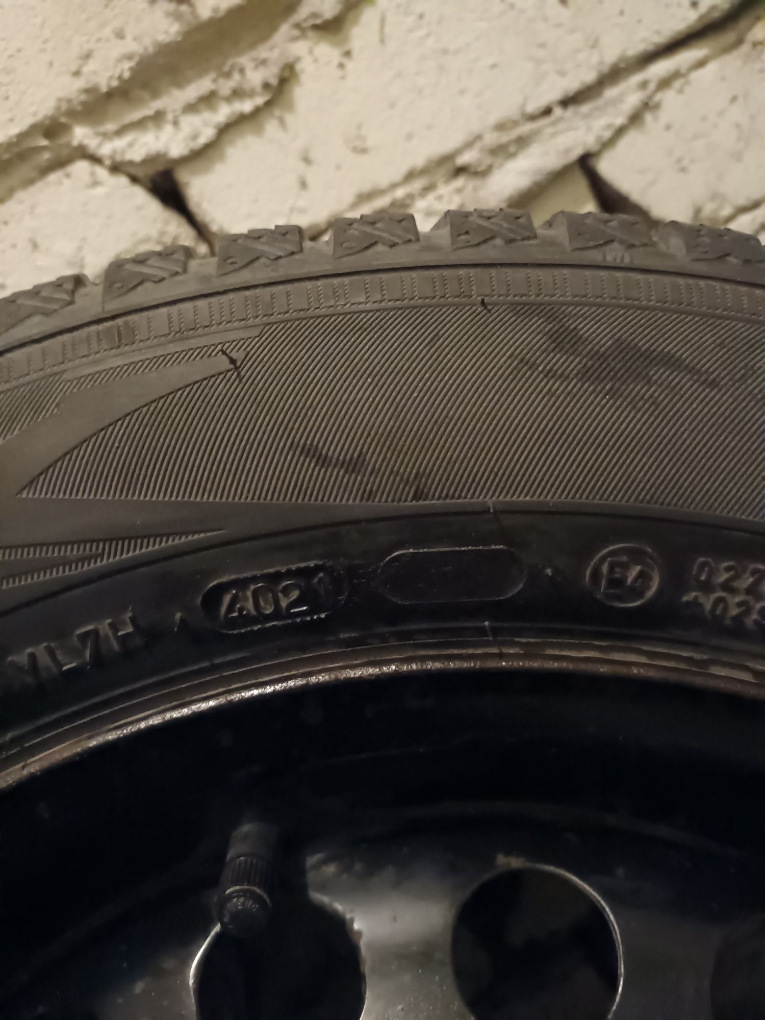 Komplet 4 felg z zimowymi oponami NOKIAN 175/65 r14