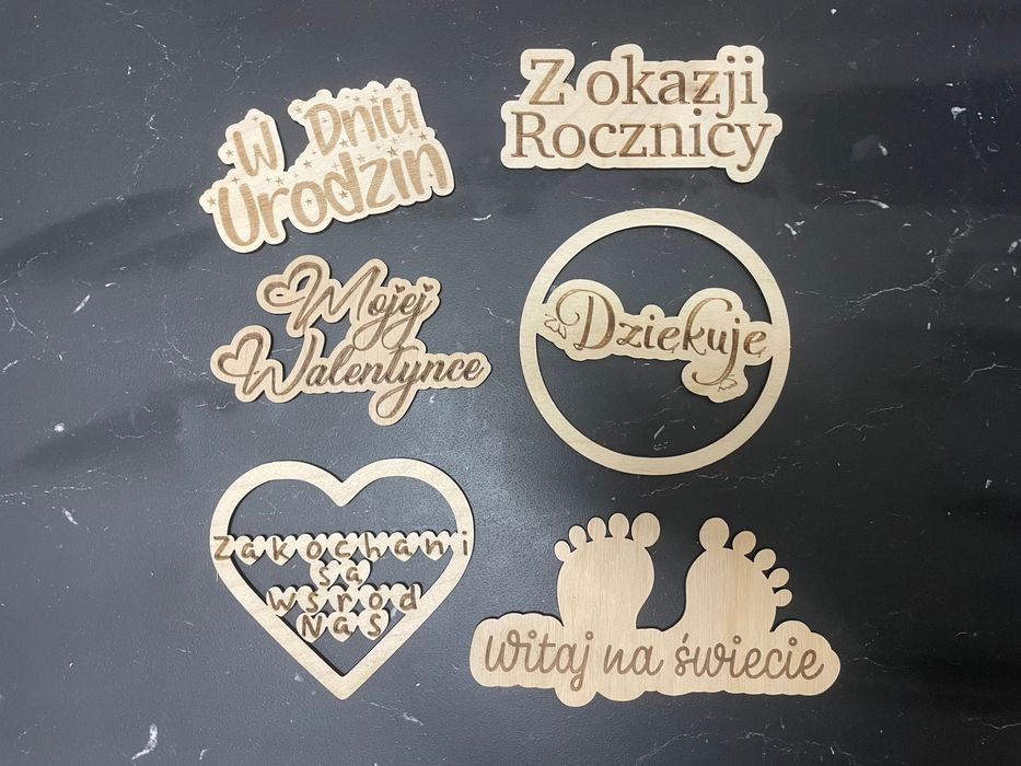 Dekoracje grawerowane, cięcie, napisy okolicznościowe, ozdoby,