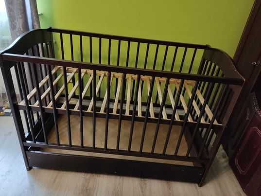 Łóżko dziecięce 120x60 brązowe -z szufladą -używane