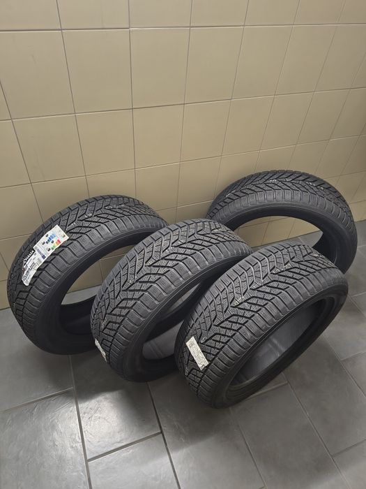 Opony zimowe Yokohama Bluearth Winter v906 235/50r19