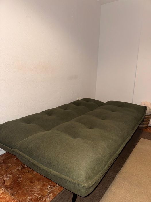 Sofá cama verde comprado em Agosto