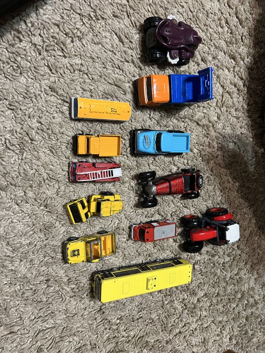 Машинки різні модельки