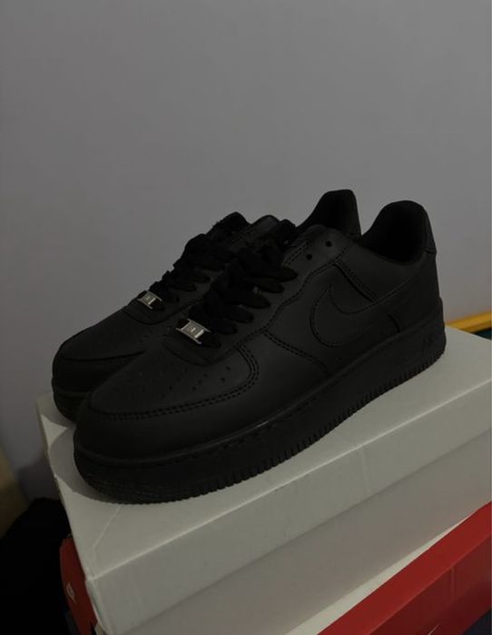 Sprzedam dwie pary airforce czarne