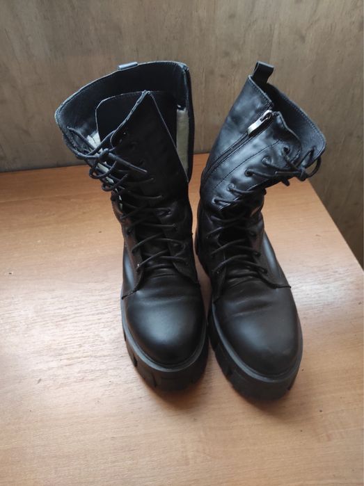 Зимове жіноче взуття розмір 40 б/у