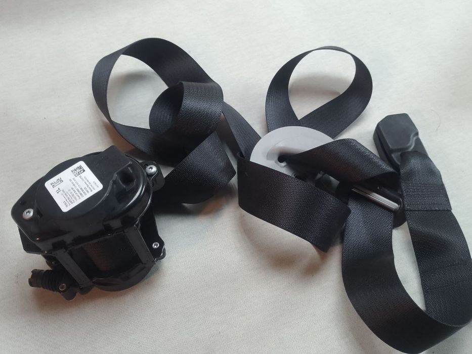 Тесла, ремінь безпеки