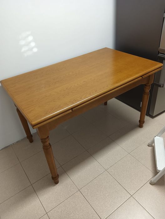 Mesa extensivel com 4 cadeiras