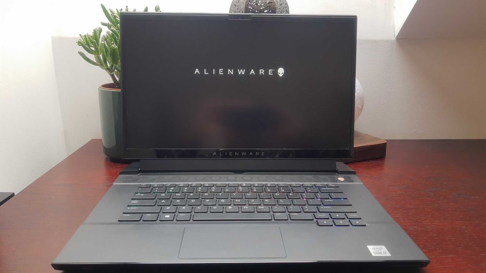 Alienware  M15 R3 i7 10gen 32GB RAM SSD 1TB Nvidia 2070 Super  8GB zam