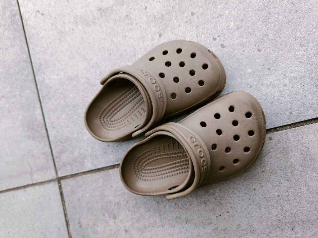 Klapki beżowe crocs 6/7