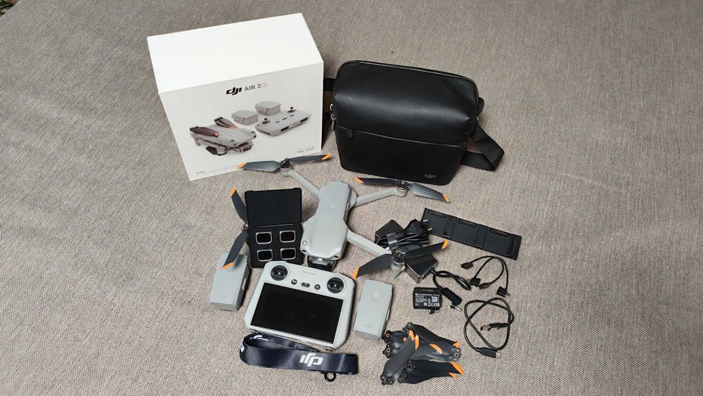 Квадрокоптер DJI Air 2S fly more combo