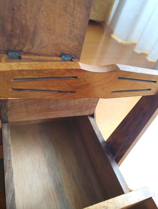 Caixa de costura antiga em madeira