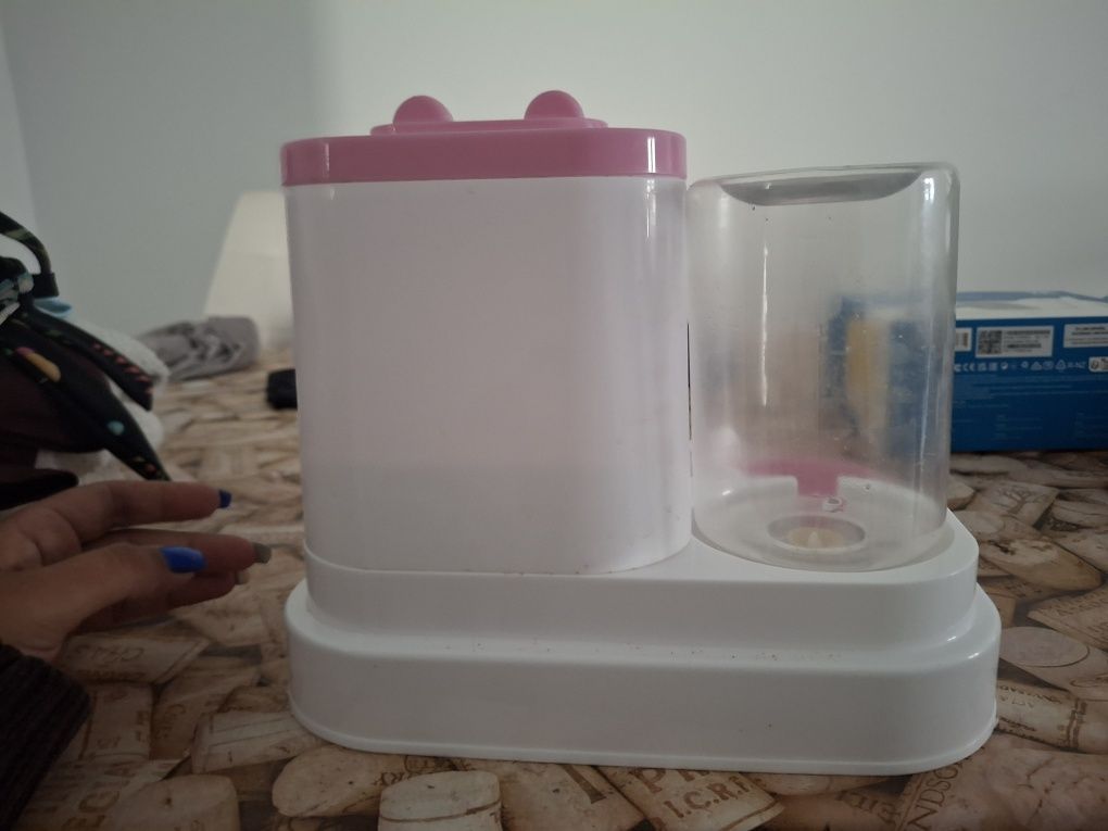 Dispensador de água e comida