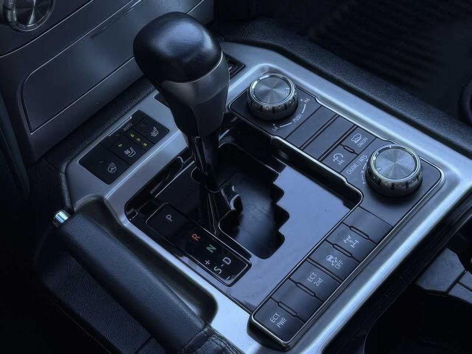 Toyota Land Cruiser      2019