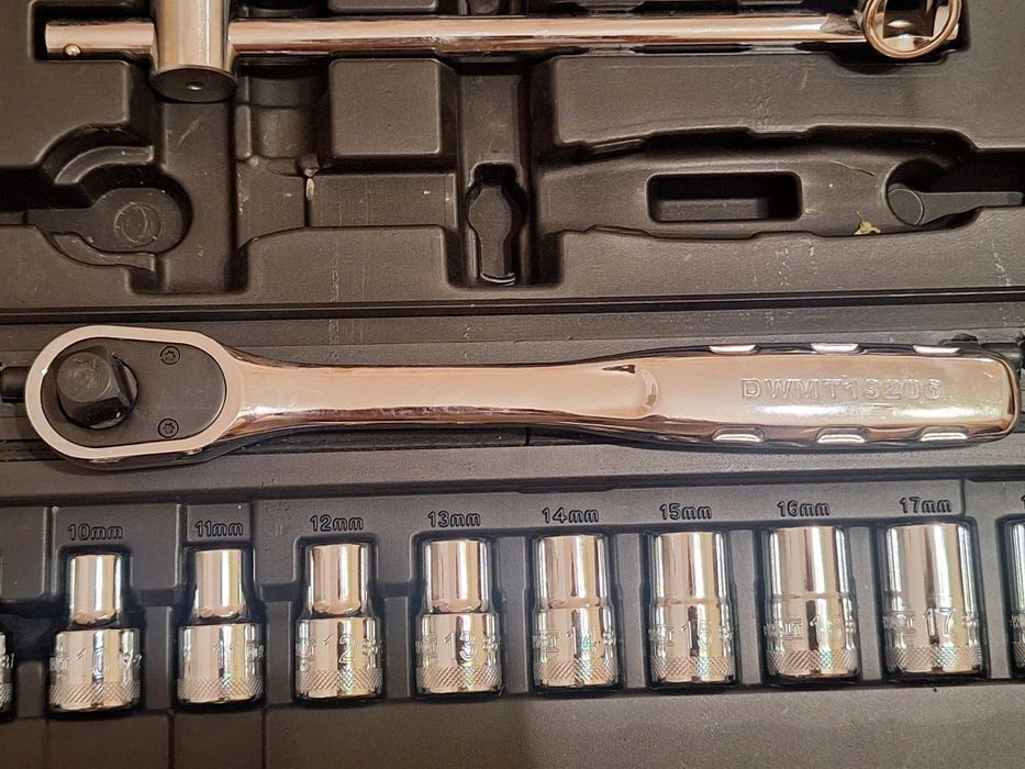 Zestaw kluczy nasadowych DeWald