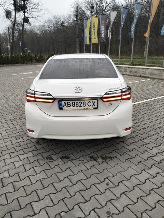 Тойота Корола 2017року